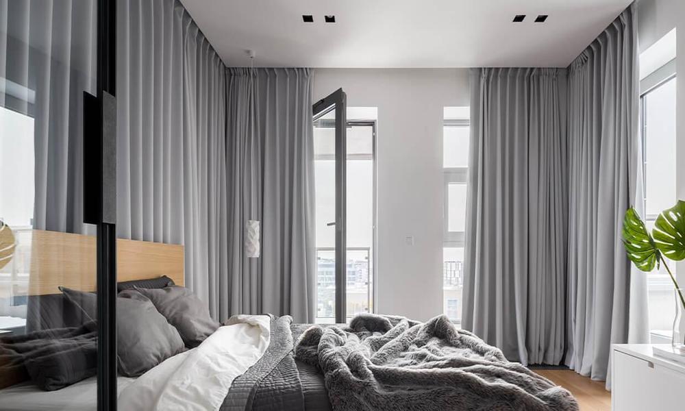 What are the factors to consider when choosing a motorized curtain system for your home or office